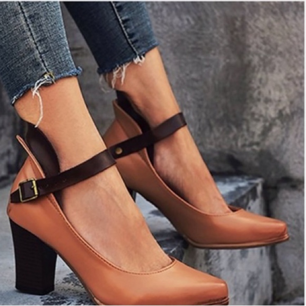 Source Unknown Brown Block Heels Brown lap can be worn down. Two styles to wear.